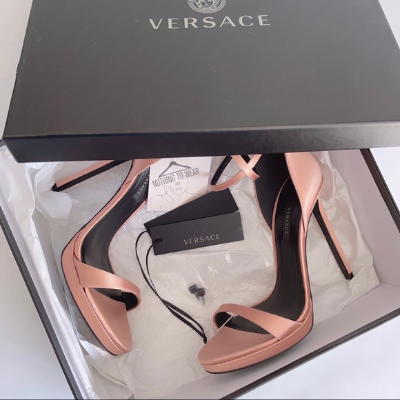 ⭕️ 🆂🅾︎🅻🅳 VERSACE Heels Sandals Satin Beige - Picture 11 of 11